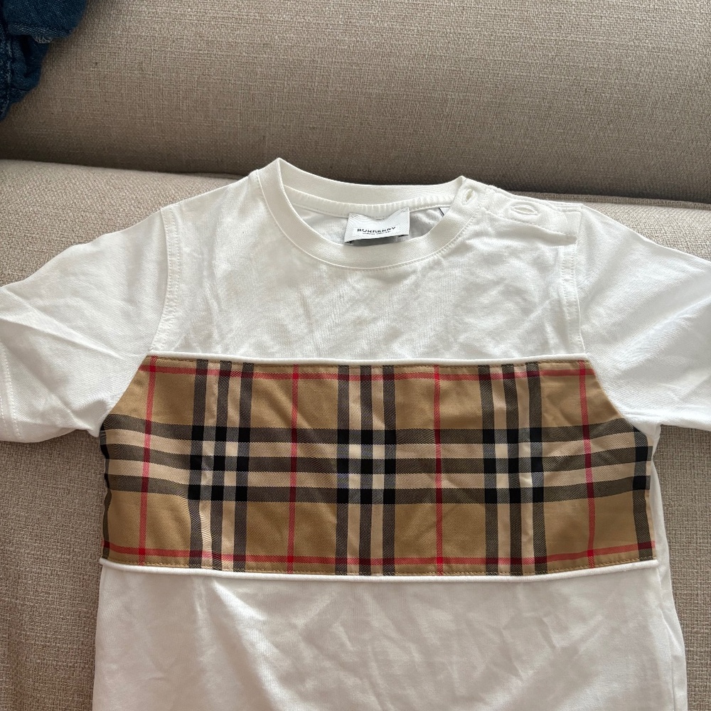 Burberry T shirt